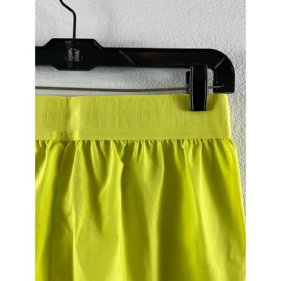 Gymshark Training Loose Fit Shorts in Glitch Yellow Women's Small Unlined - Picture 6 of 10